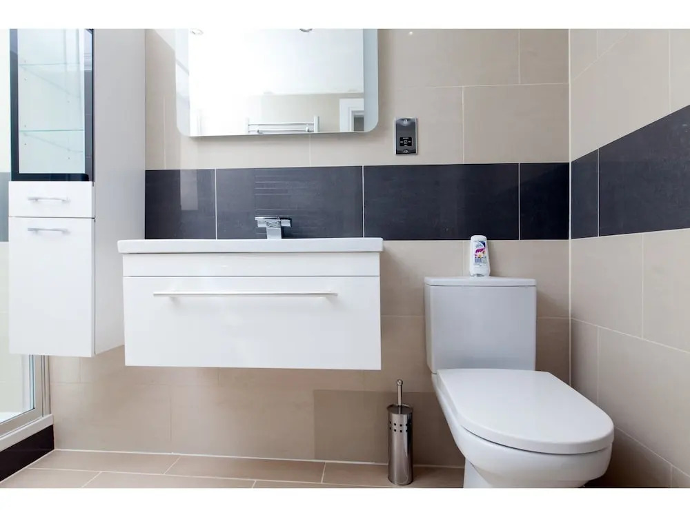 Leith Walk: Lovely Renovated Lower Flat W/parking