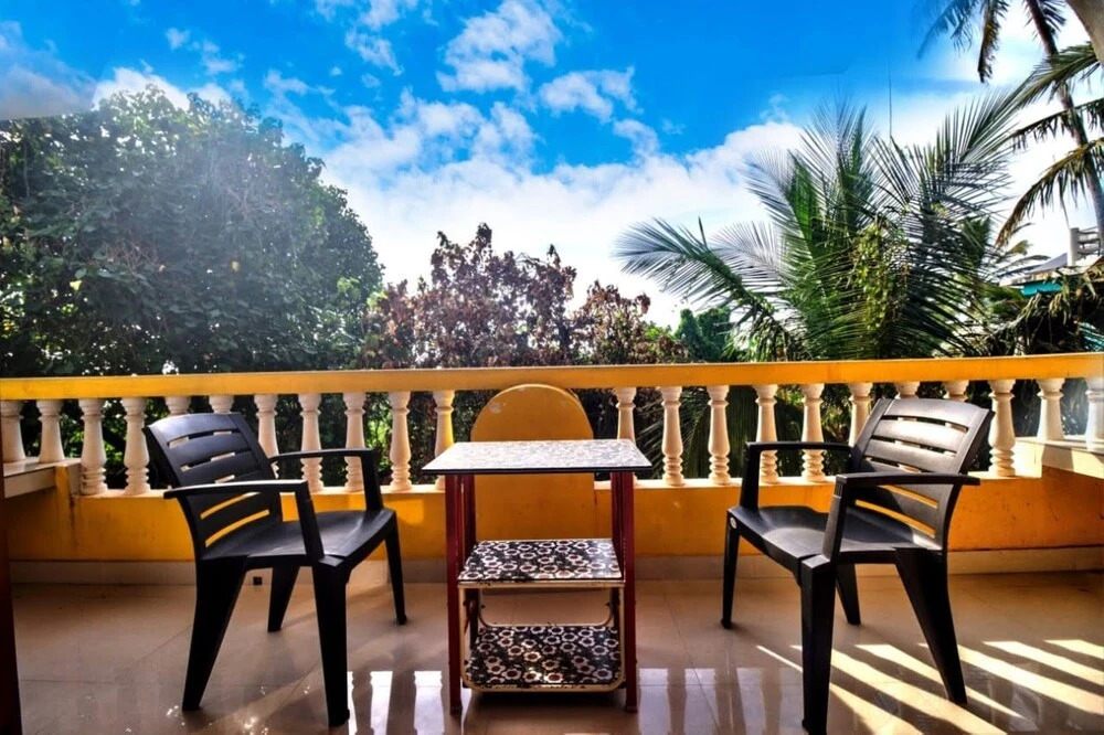OYO Premium Calangute Holiday Street