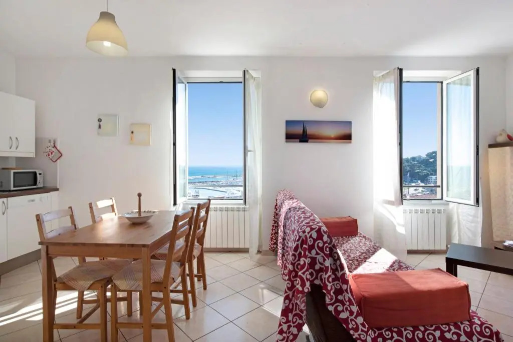 Trilocale in villa vista mare Apt 3