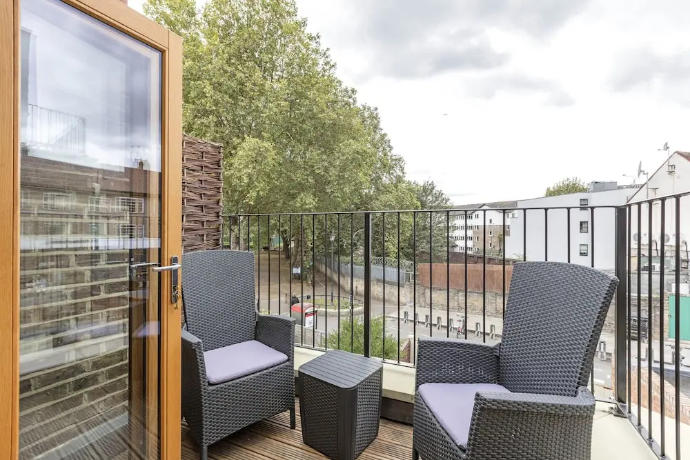 Pet-friendly Fulham 1-bed Apt, 2 Mins to Tube