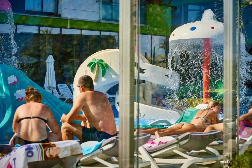 7 Waves Studio-Spa n Pools beach resort