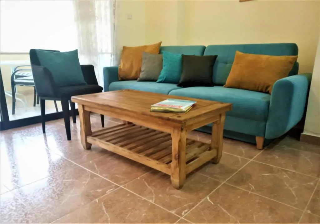 Queens Gardens suite by the sea, pool and mall