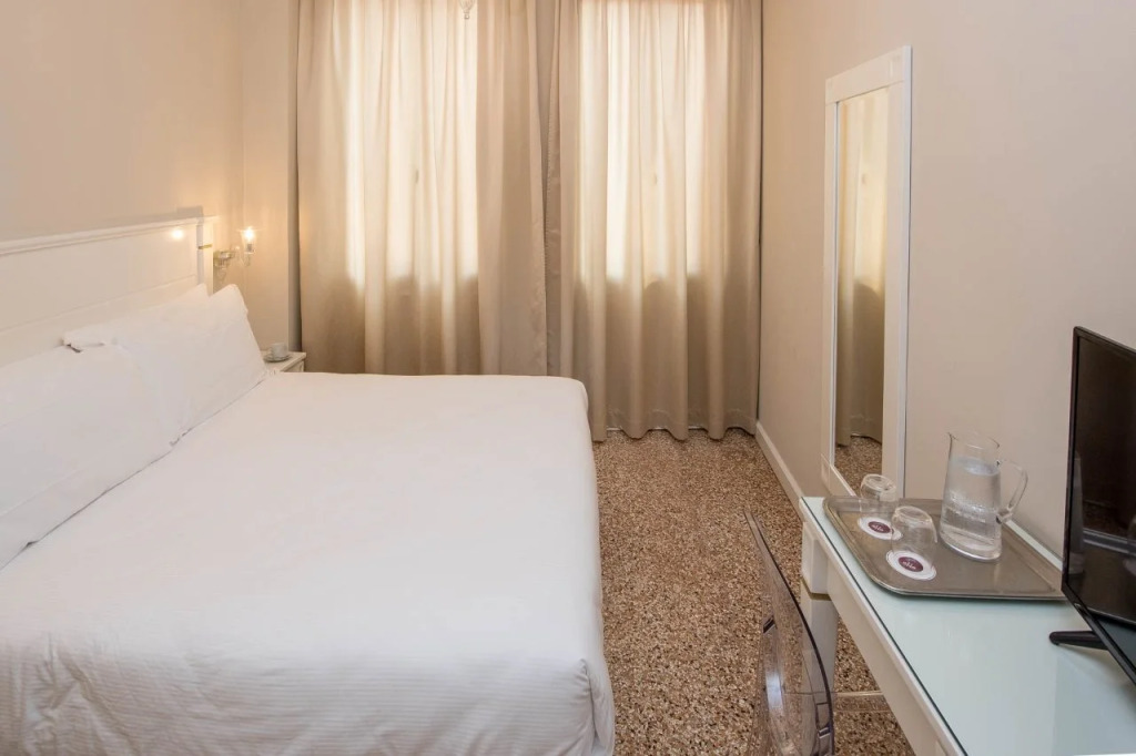Отель IH Hotels Venezia Salute Palace