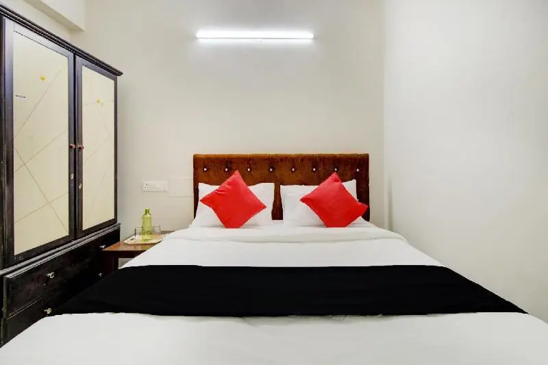 CAPITAL O75894 The Essence Suites