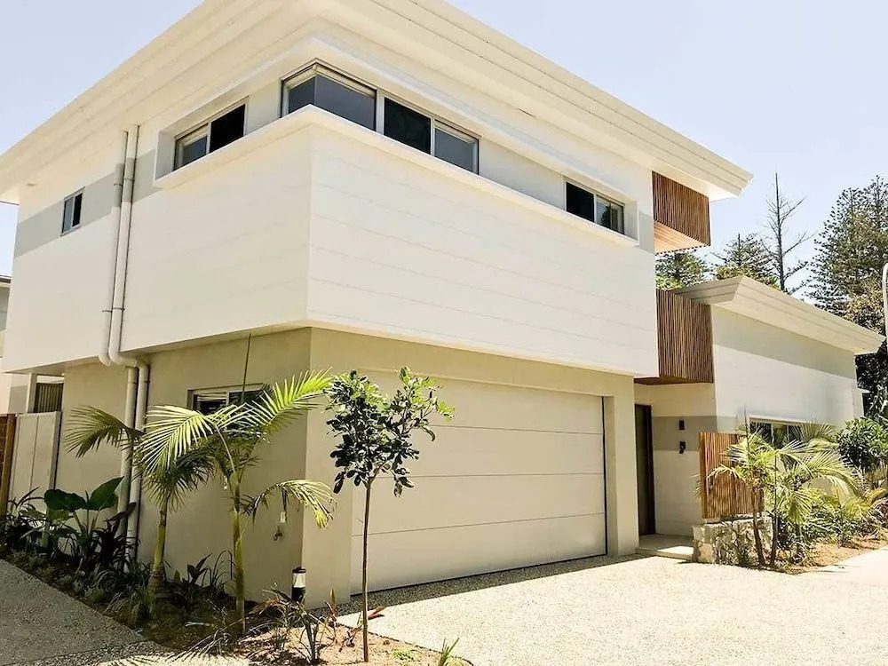 Fat Frog Beach Houses