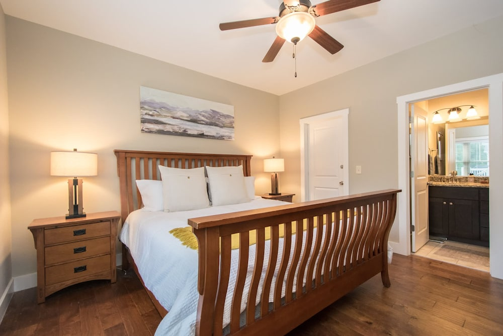 3BR Retreat Ensuite Baths Fire Pit
