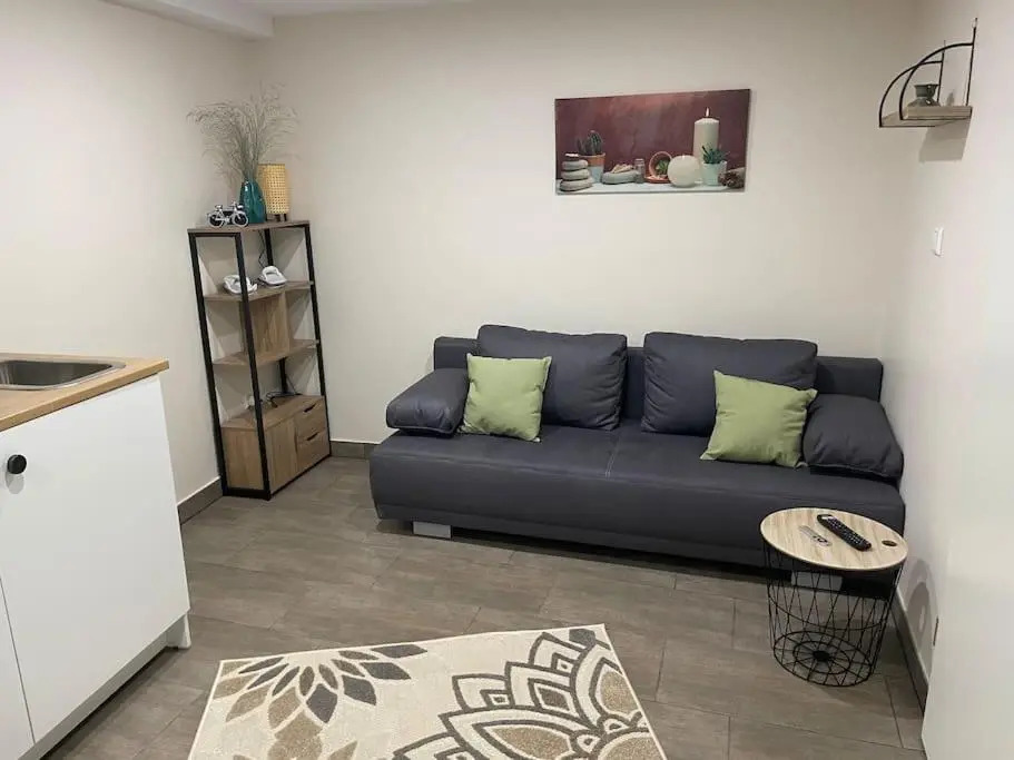 Studio situé aux abords de la forêt avec parking