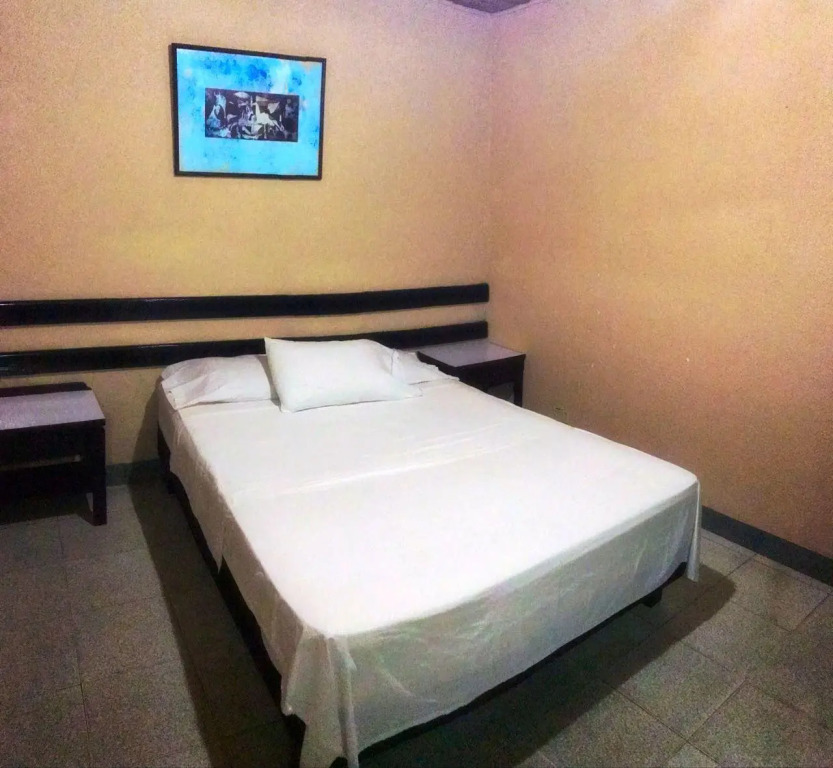 Hotel Toledo FL