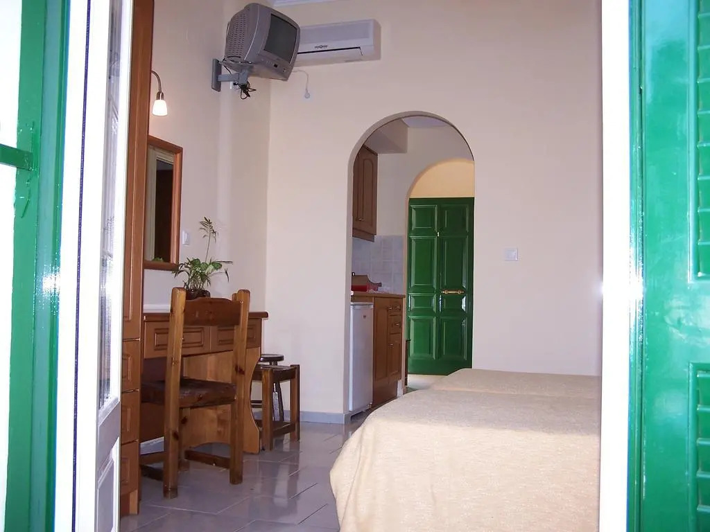 Perros Hotel
