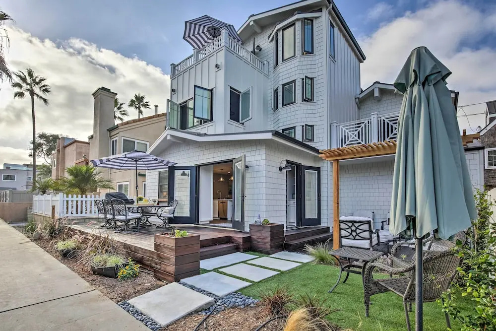 San Diego Home - Walk to Sail Bay & Mission Beach!