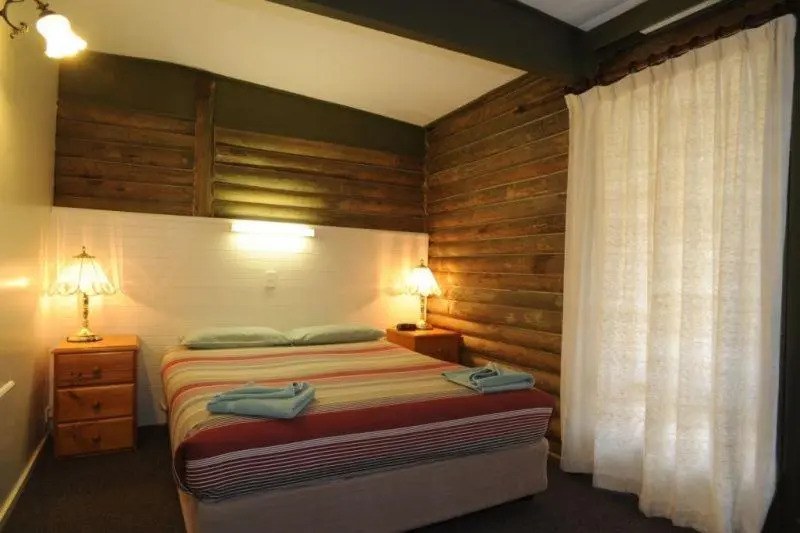 Lakes Entrance Log Cabins
