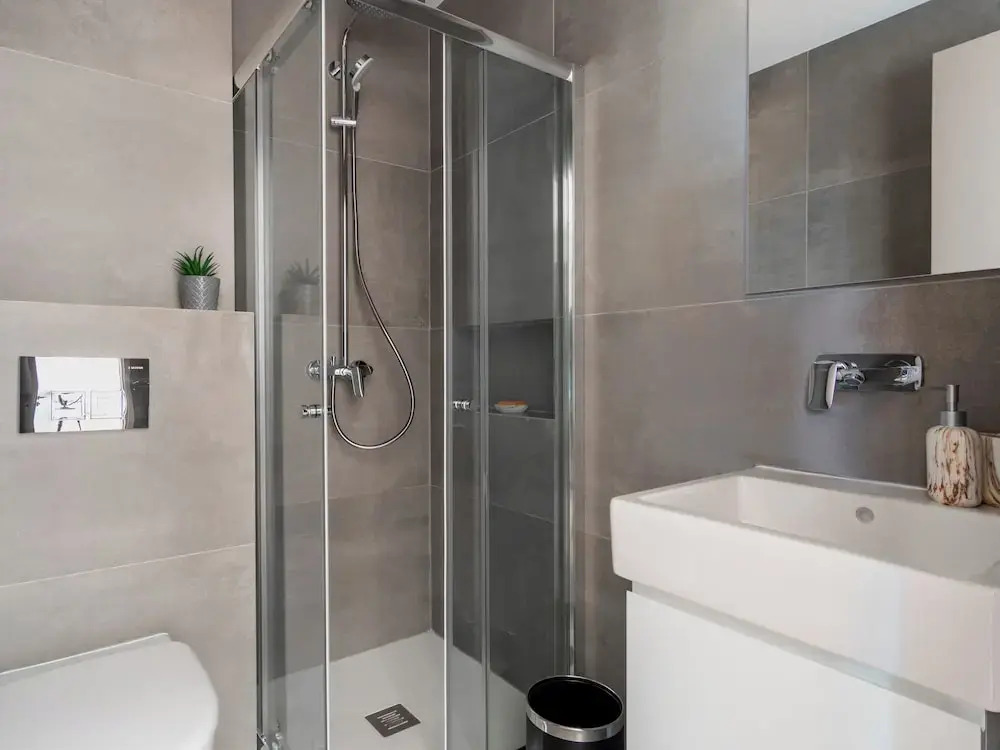 Sanders River Plaza Nice 3 Bedroom Apt w Terrace