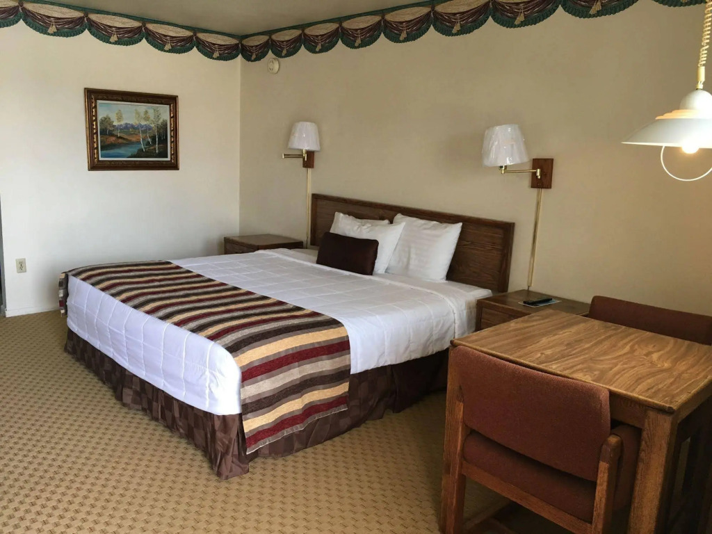 Chaparral Motor Inn