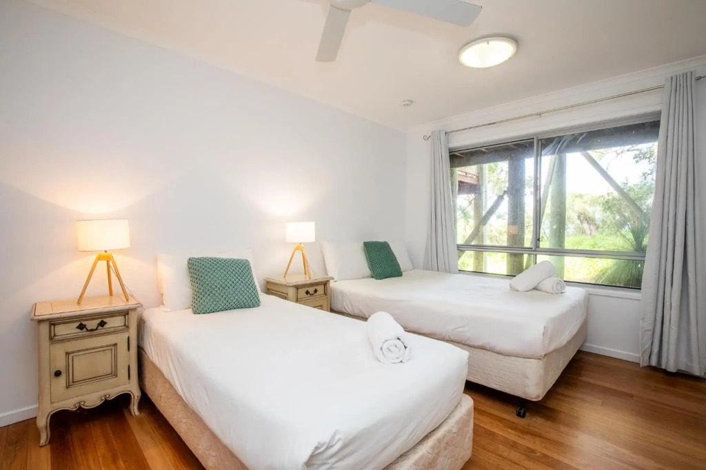 Surf Gums + Sleeps 8 + Pet Friendly + Ocean Views