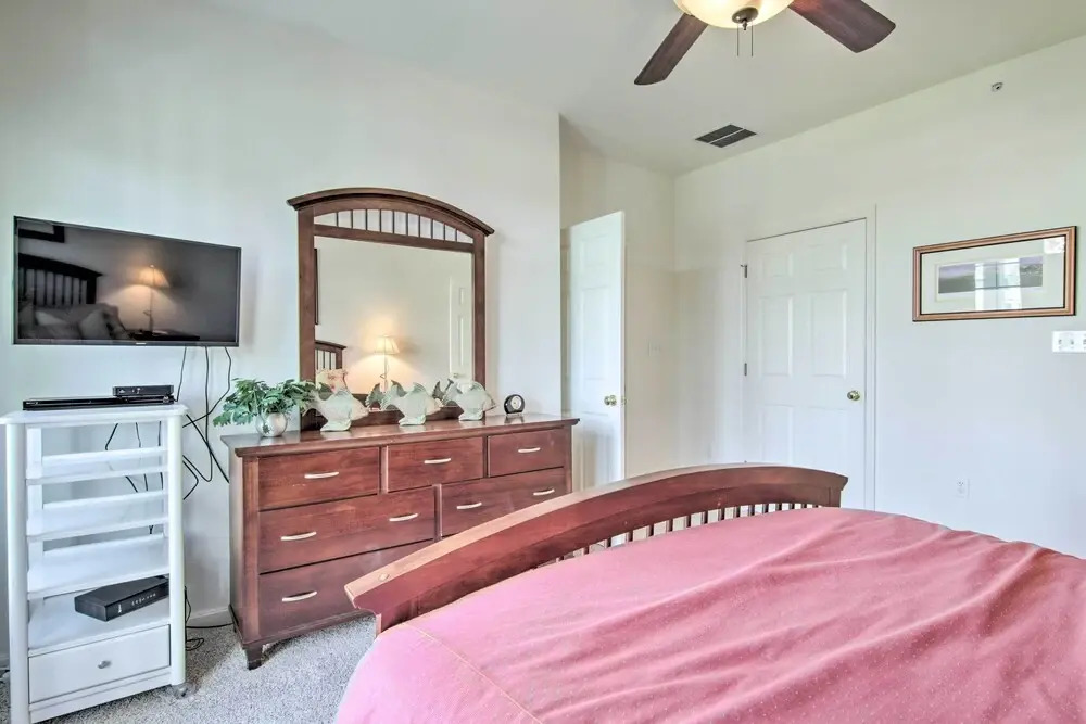 4 Mi to Bethany Beach: Sunny Escape w/ Porches!