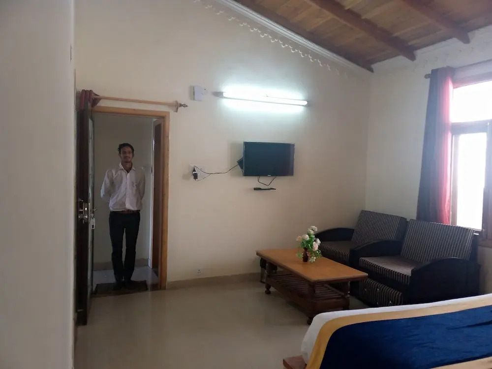 Crystal LakeView Homestay