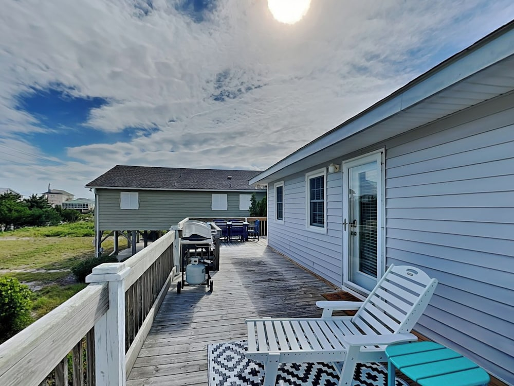 The Sassy Sea Turtle by Topsail Realty