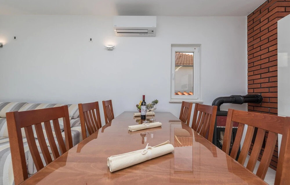 Nice Home In Vrsi With Wifi