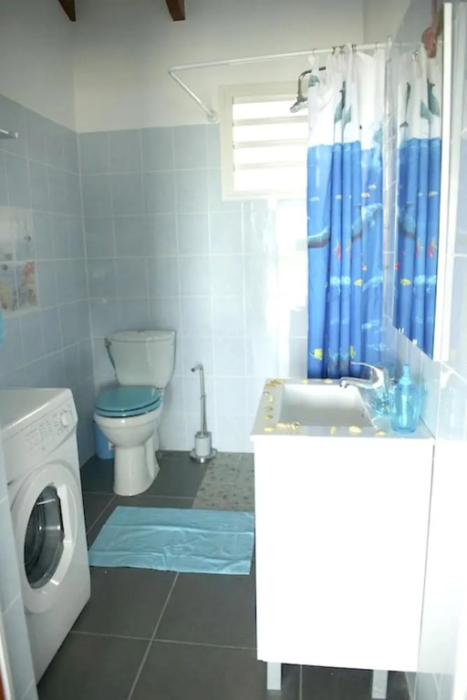 House With 2 Bedrooms in Saint François, With Pool Access, Enclosed Ga