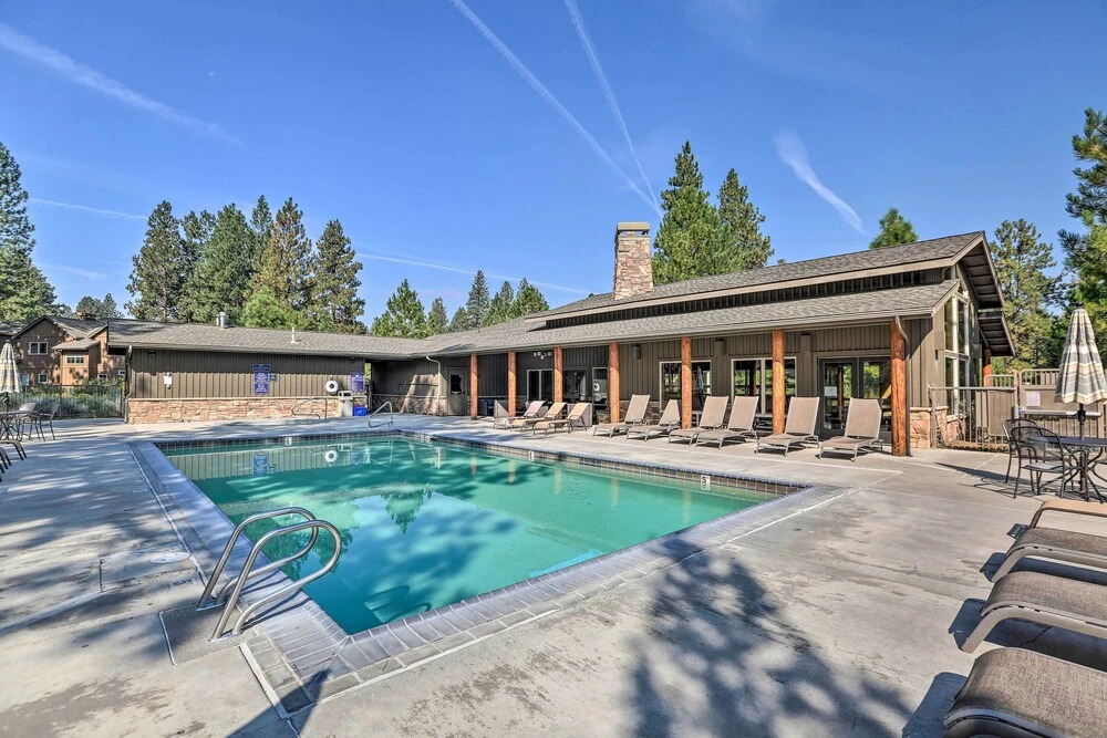 19 Mi to Mt Bachelor Ski Resort: Condo w/ Grill