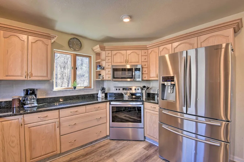 Inviting Sky Valley Home ~ 2 Mi to Mud Creek Falls