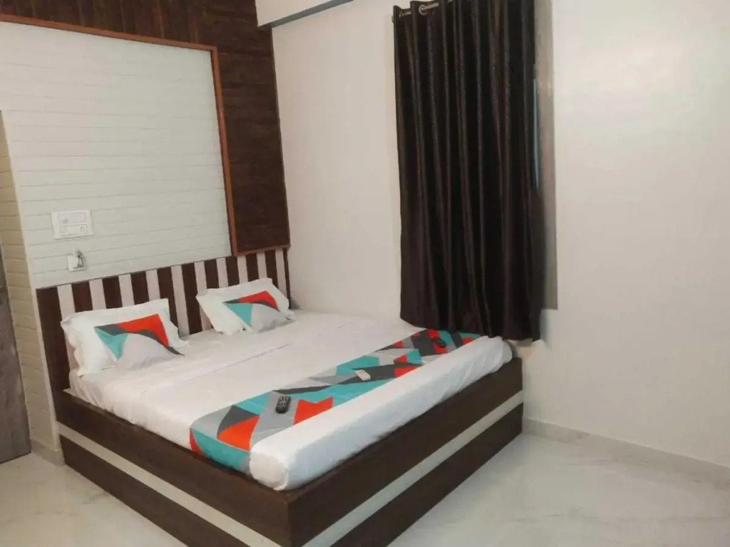 OYO 93387 Hotel Swarna Palace