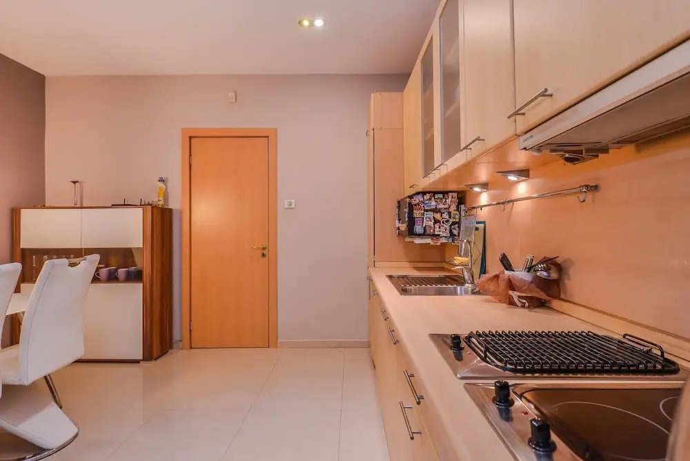 FM Deluxe 1-BDR Apartment - Extravaganzzo
