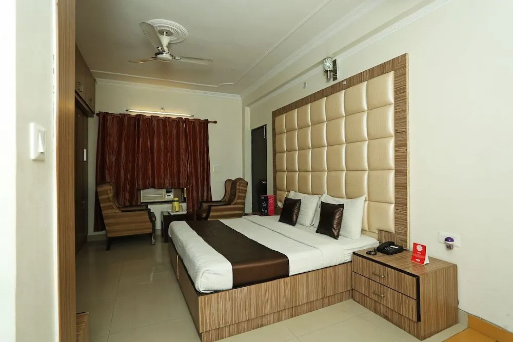 OYO 8785 Hotel Queen's Pearl
