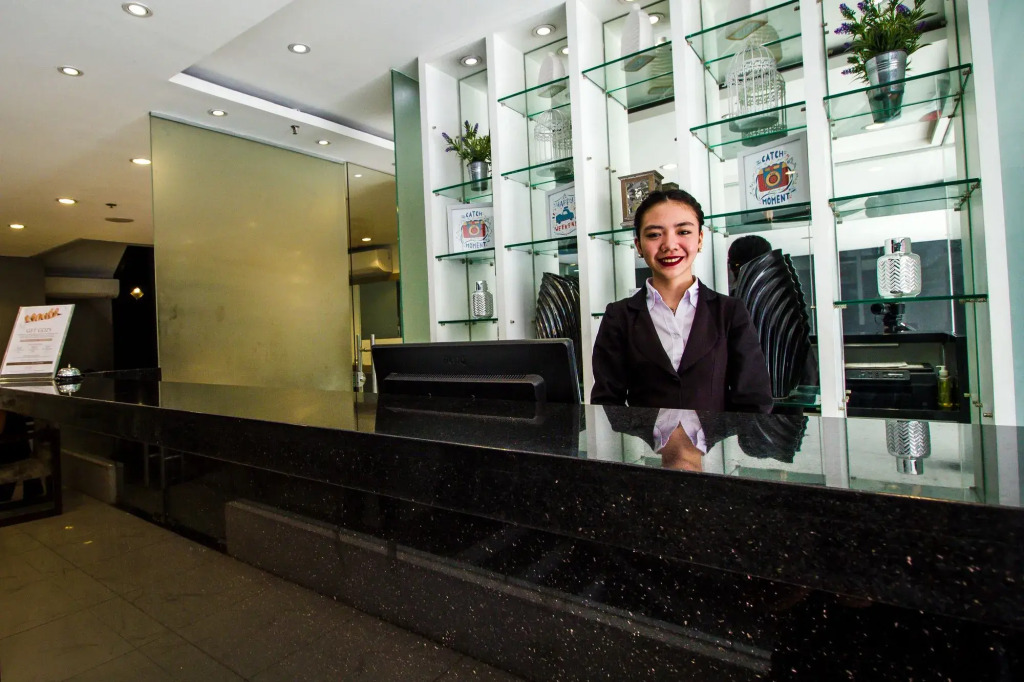 Jade Hotel and Suites