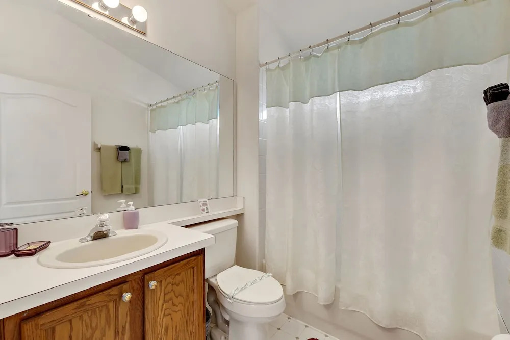 Pool : Games Room : Garden Tub : Gated