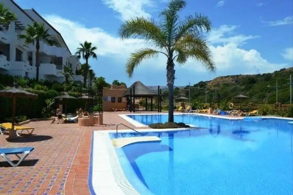 Luxury 2 Bed Penthouse Apt With 5 Swimming Pools