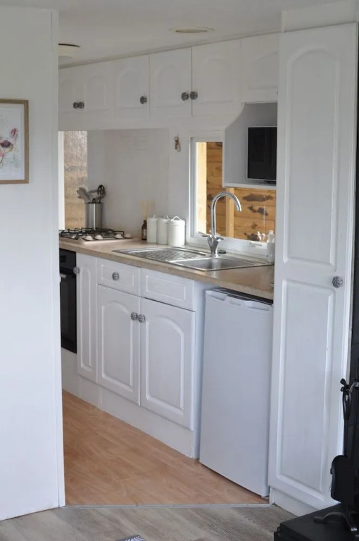 Cosy Rural Lodge at Goldhill Glamping - Sleeps 4