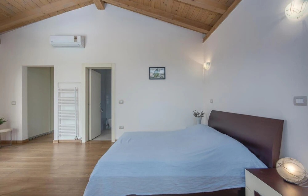 Gorgeous Home In Strada Contesa