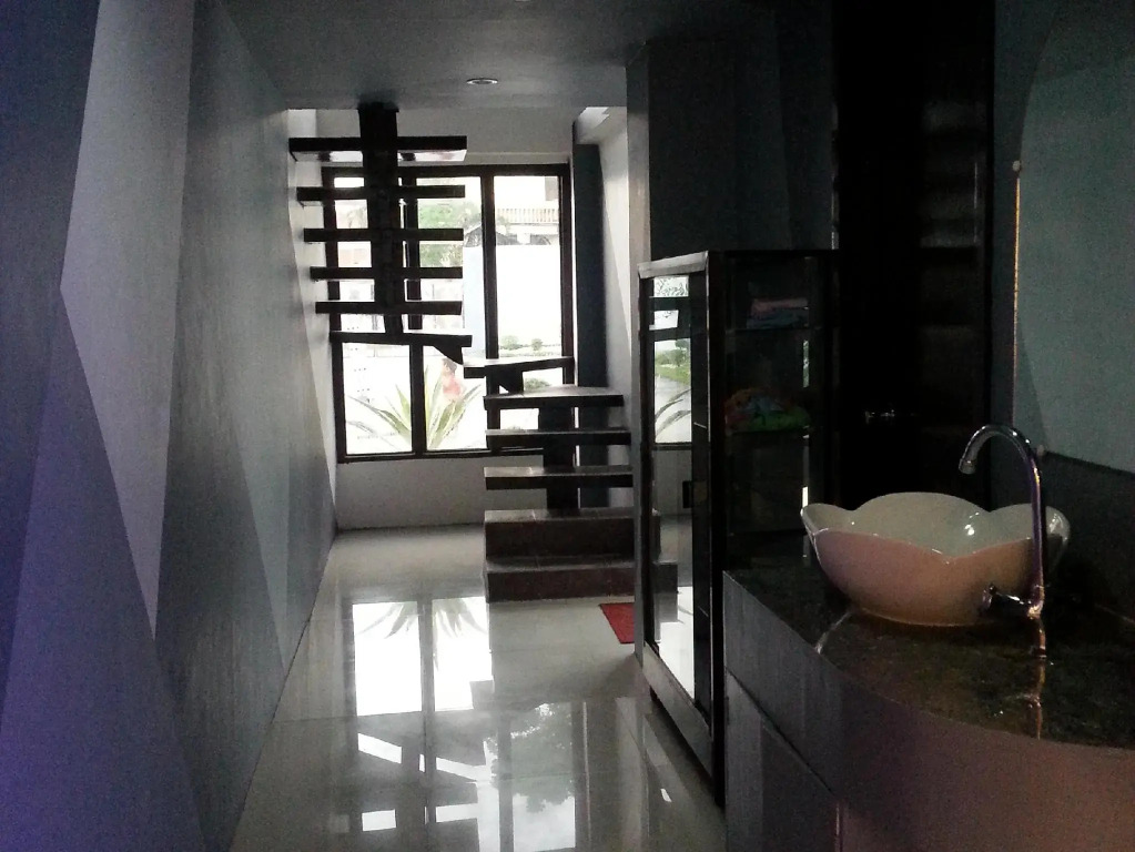 Dolyn Suites