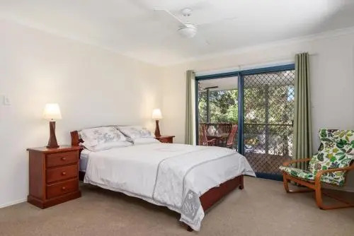 12 Ibis Court Highset Beach House With Natural Bushland Gardens And Covered Decks