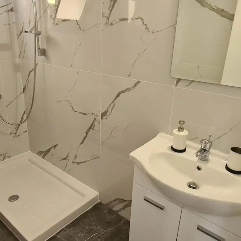 14 AN - 113 Nissi Twins Apartment