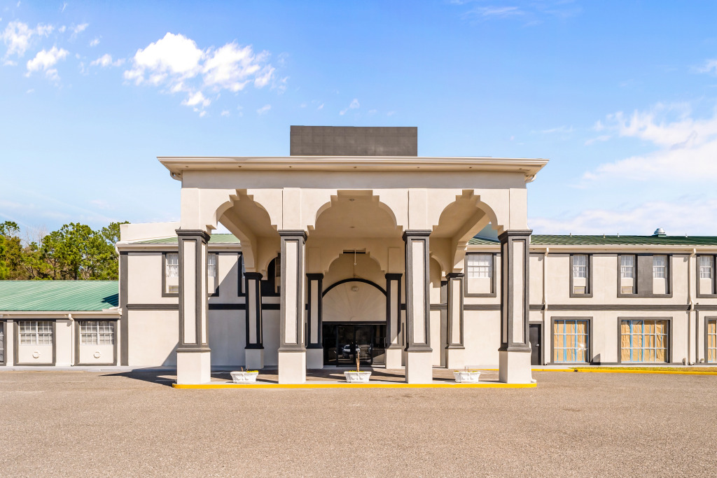 B&B HOTEL Jacksonville Airport - Newly Renovated