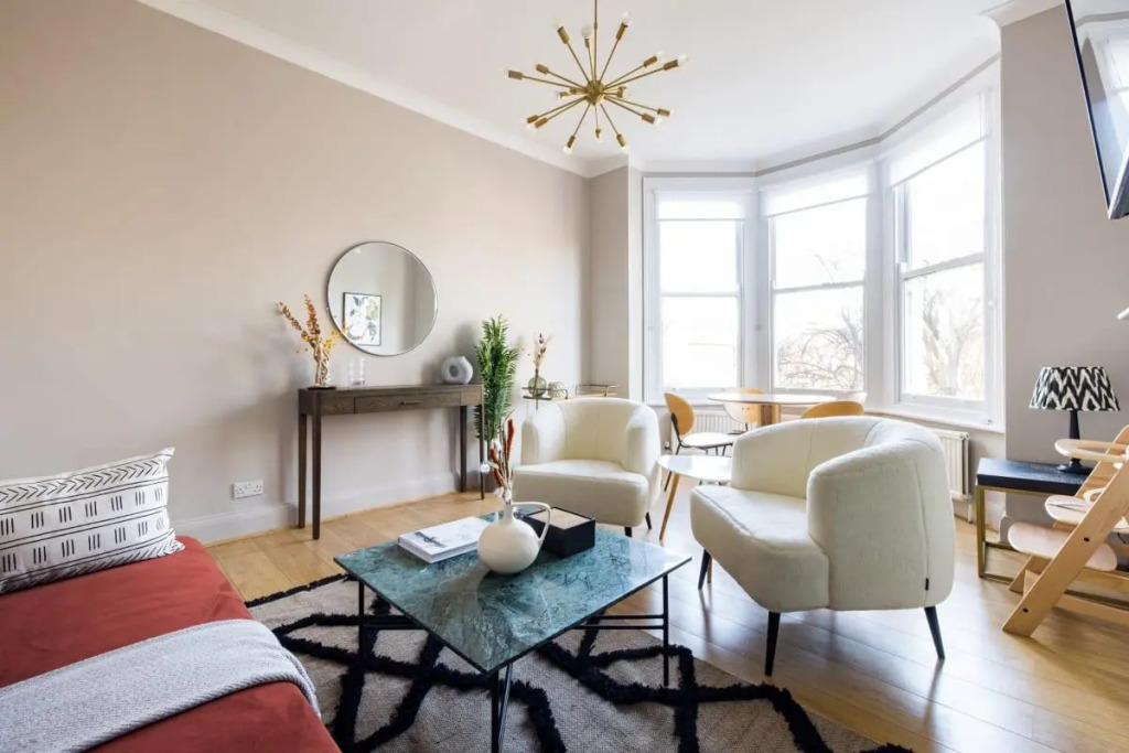 The Ealing Escape - Elegant 2BDR Flat With Parking