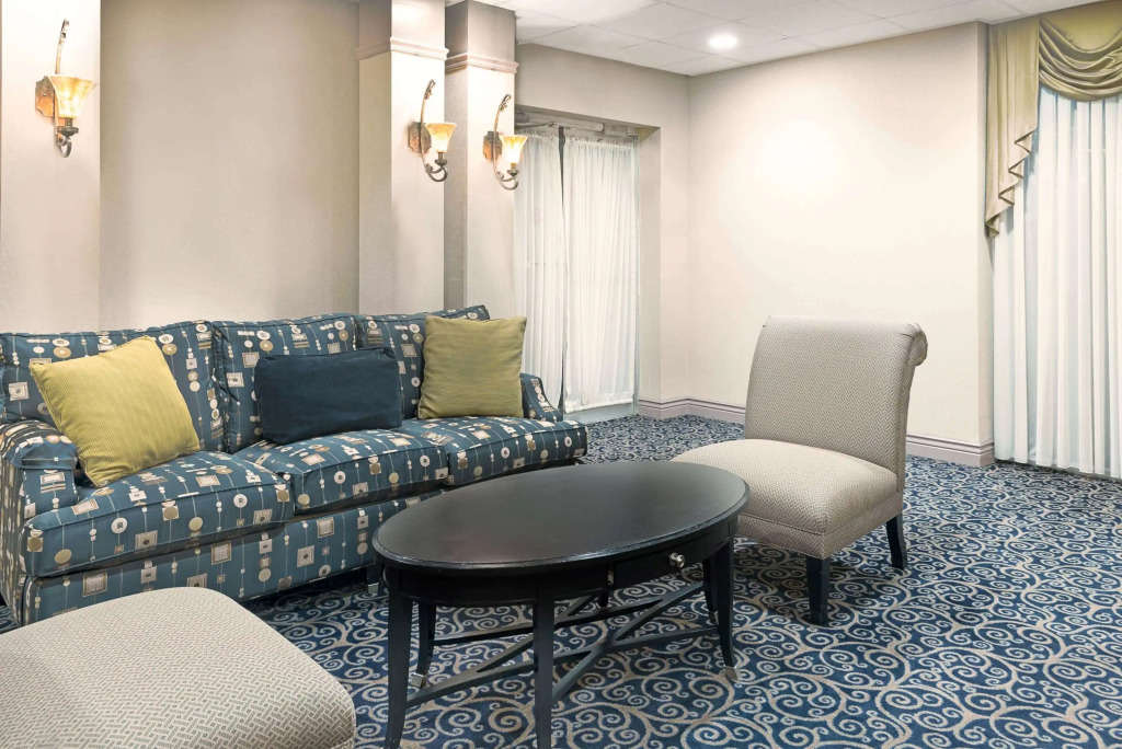 Howard Johnson by Wyndham Newburgh