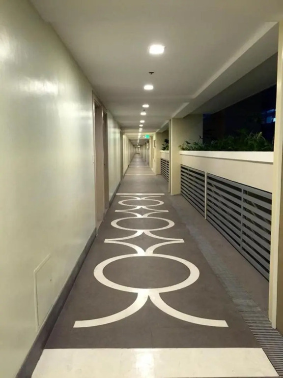 Henrys Newport Deluxe Condotel