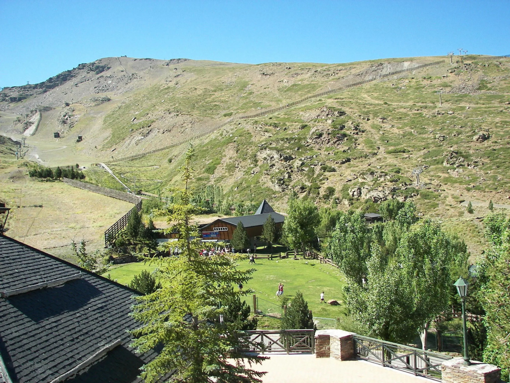TODOSIERRANEVADA ZONA BAJA - MONTBLANC VISTAS A LA MONTANA - Junto a los Telecabinas