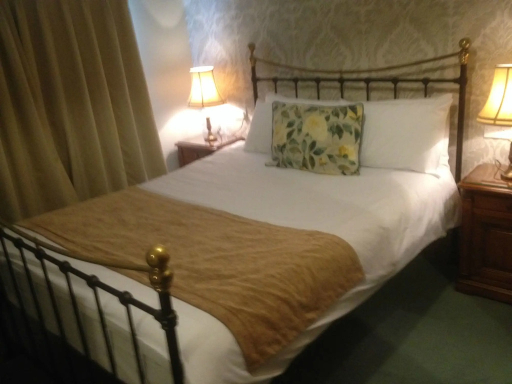 Barrys Hotel