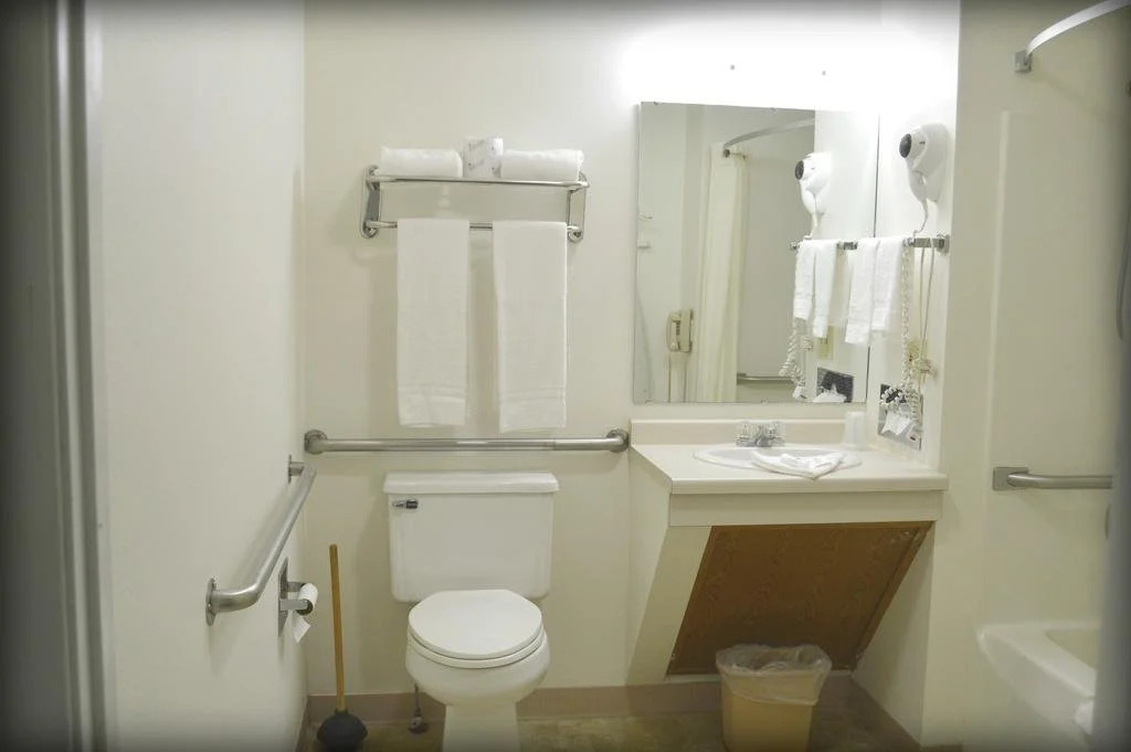 Adams Inn and Suites