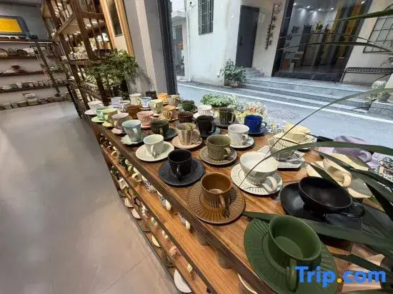 Porcelain edge Pan· Ceramic Courtyard Holiday Homestay (Taoxichuan Creative Plaza)