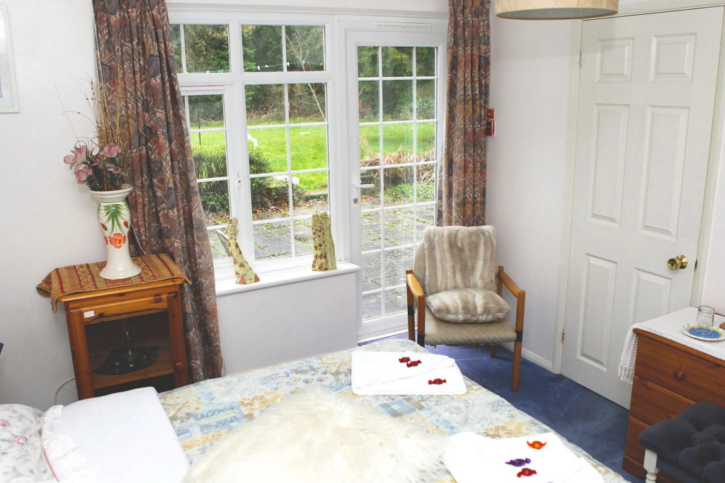 Da Vinci Guest House Gatwick Guest Parking, A Real Gem