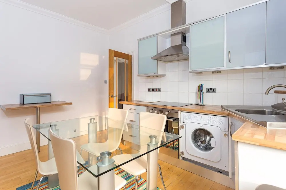 A Bright &Spacious 2 Bed Apt in West Kensington
