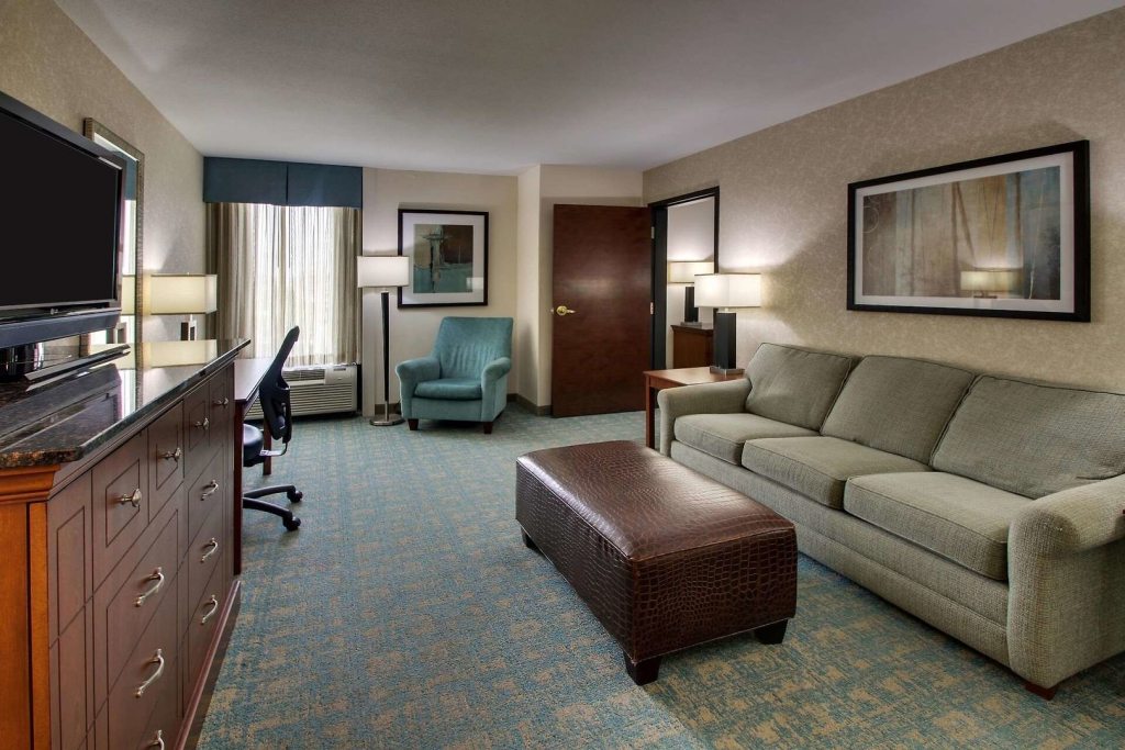 Sonesta Essential Houston Hobby Airport