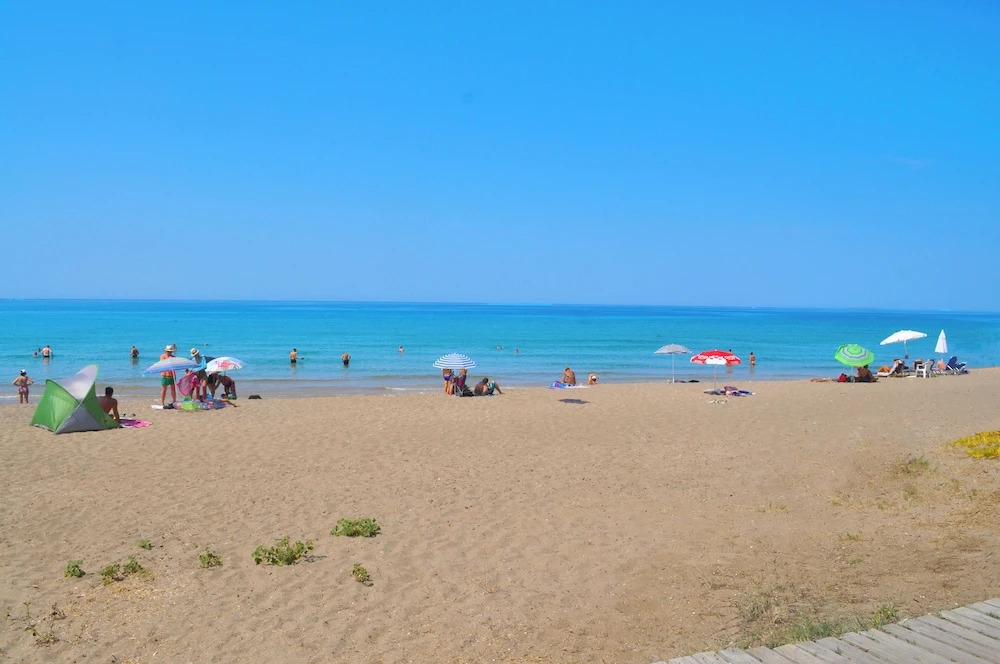 Beachfront 2-bed Luxury Suite - Agios Gordios Corfu Greece