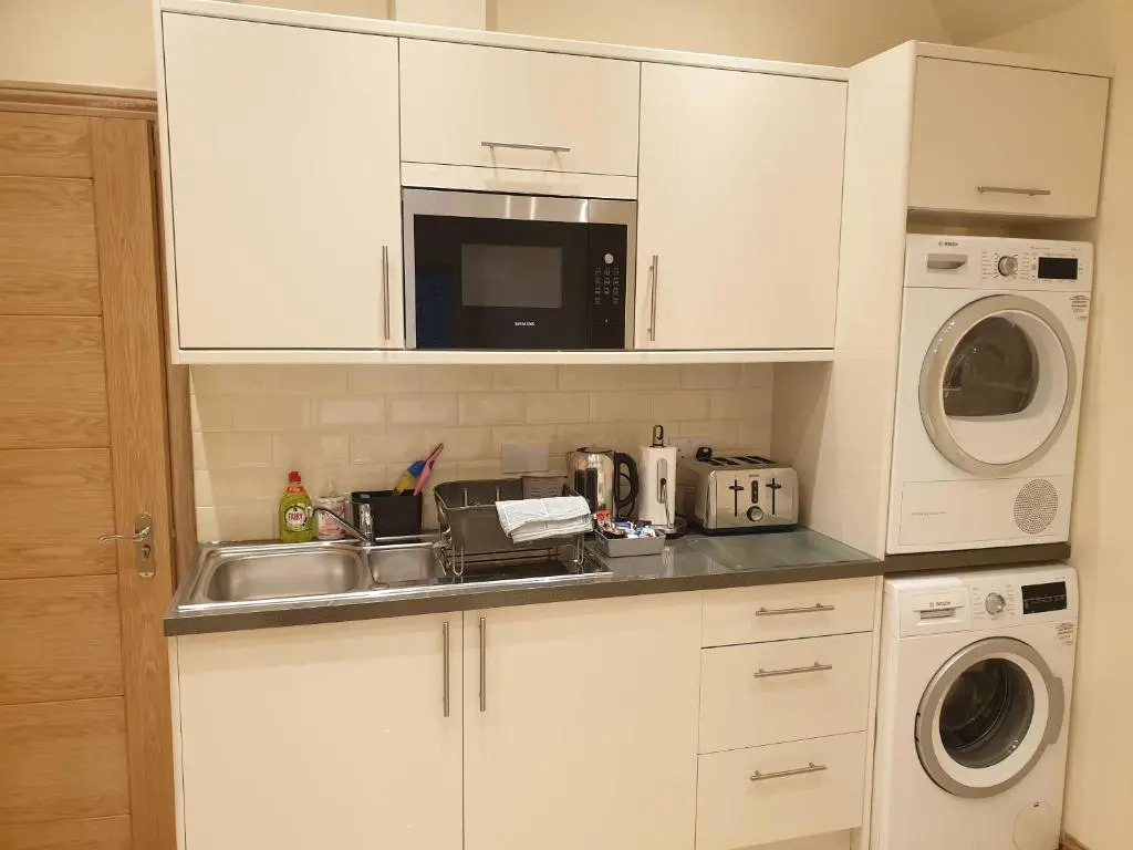 London Luxury Apartments 4 min walk from Ilford Station, with FREE PARKING FREE WIFI