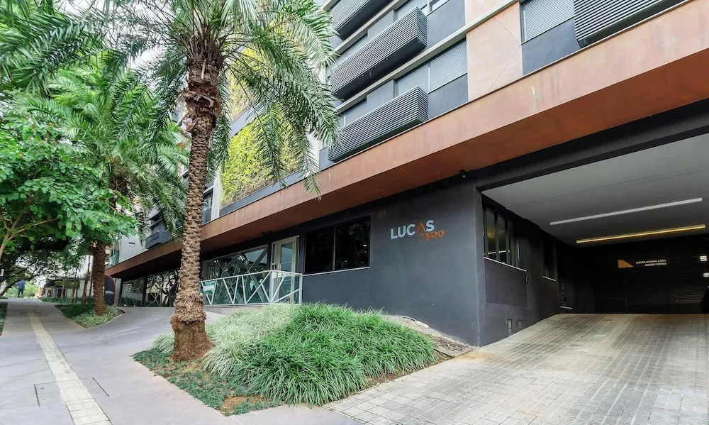 Luxury and Sophisticated Studio Apartment with Garage LBO203